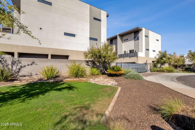 $495,000 | 2727 East Thomas Road, Unit 9, Phoenix, AZ 85016