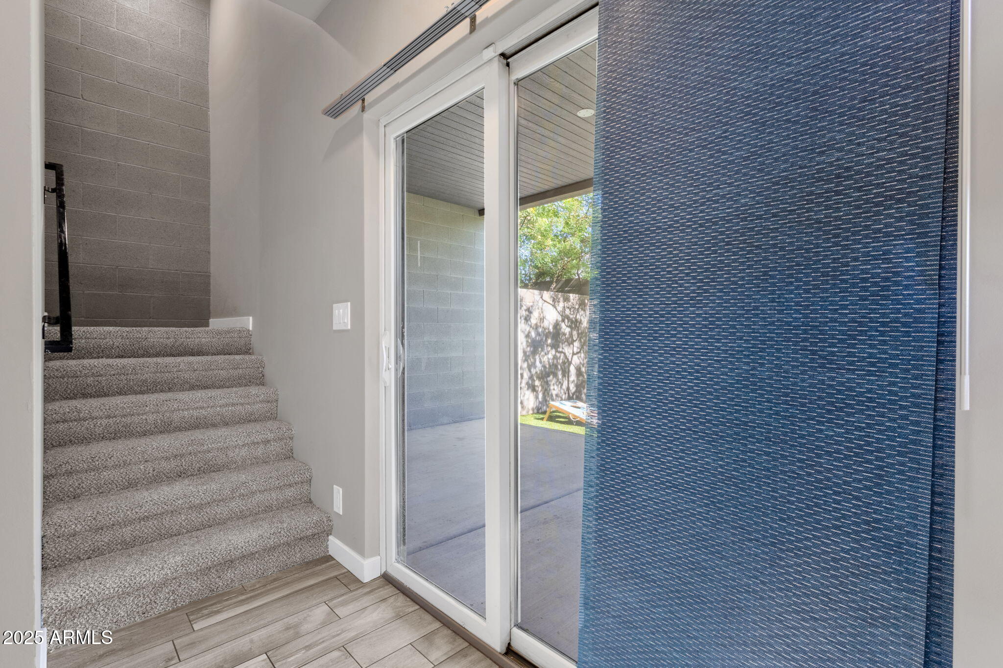2727 East Thomas Road, Unit 9 Phoenix, AZ 85016 - Photo 6 of 46 a view of entryway with a bathtub