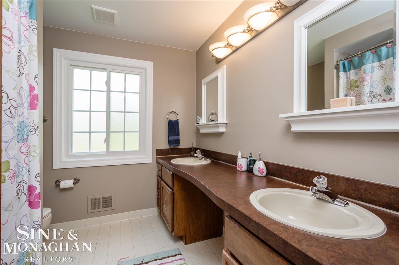 422 Lake Forest Road Rochester Hills, MI 48309 - Photo 29 of 59