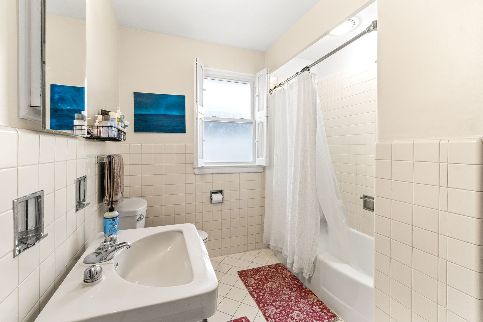 219 East Sheridan Road Lake Bluff, IL 60044 - Photo 21 of 28 a bathroom with a sink a toilet and shower
