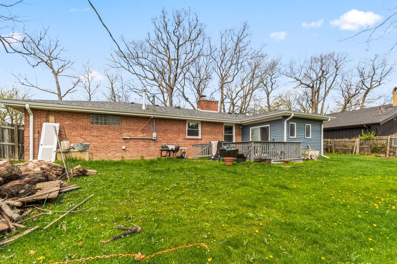 219 East Sheridan Road Lake Bluff, IL 60044 - Photo 27 of 28 a backyard of a house with table and chairs