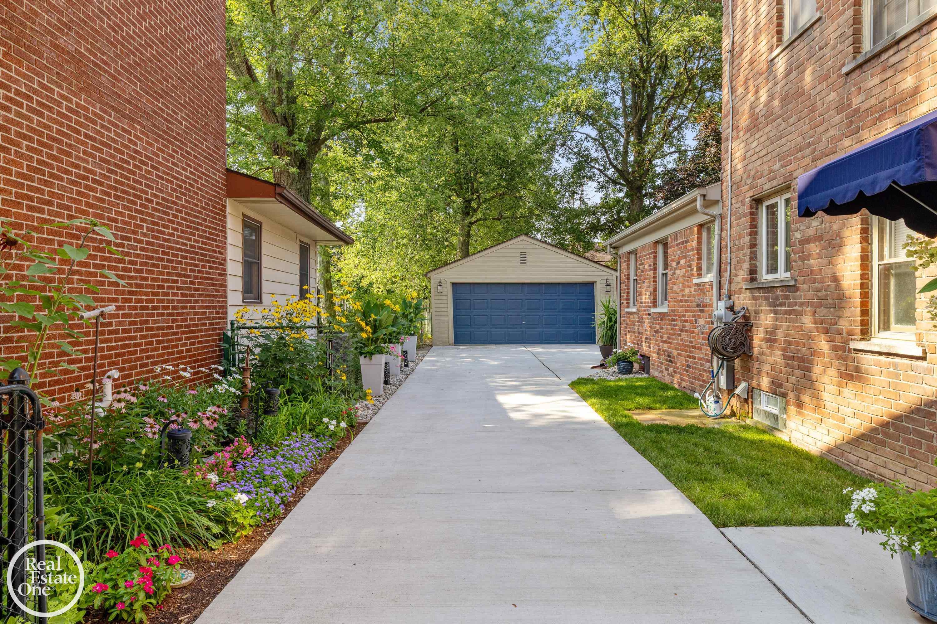 1623 Severn Road Grosse Pointe, MI 48236 - Photo 63 of 68 50202314-abe67086-3e34-42ba-8387-c5f79236fa63.JPG