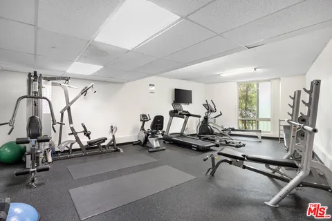 $949,000 | 809 South Bundy Drive, Unit 205, Los Angeles, CA 90049