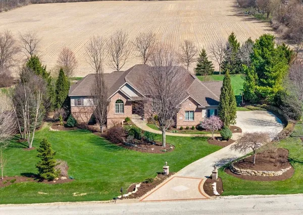$750,000 | 10125 Creek Ridge Trail, Belvidere, IL 61008