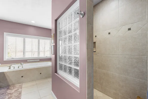 $750,000 | 10125 Creek Ridge Trail, Belvidere, IL 61008