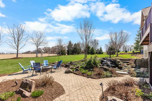 $750,000 | 10125 Creek Ridge Trail, Belvidere, IL 61008