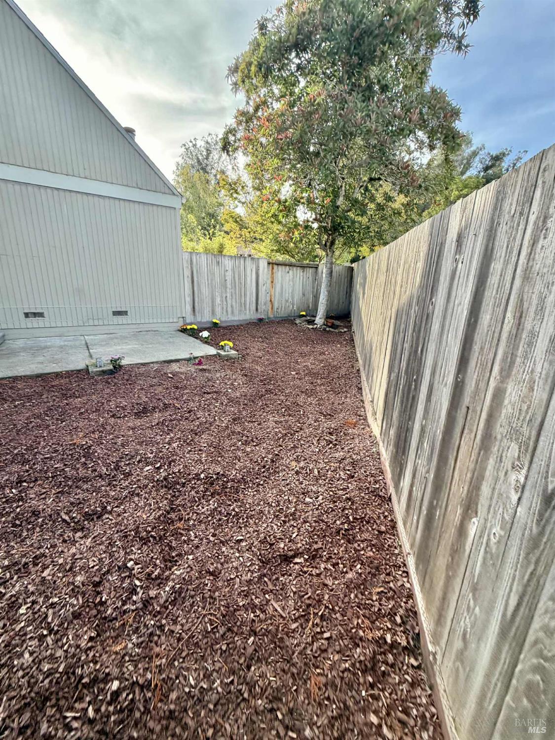 7086 Fircrest Avenue Sebastopol, CA 95472 - Photo 29 of 62 a view of a backyard with wooden fence