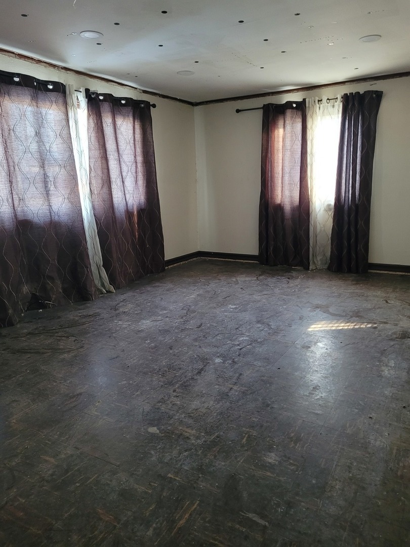 7911 45th Street Lyons, IL 60534 - Photo 12 of 15 an empty room with windows and closet