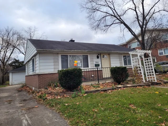 $195,000 | 7911 45th Street, Lyons, IL 60534