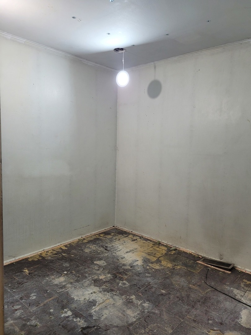 7911 45th Street Lyons, IL 60534 - Photo 10 of 15 a view of a room