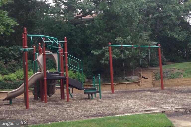 11906 Fieldthorn Court Reston, VA 20194 - Photo 21 of 21 Community playground