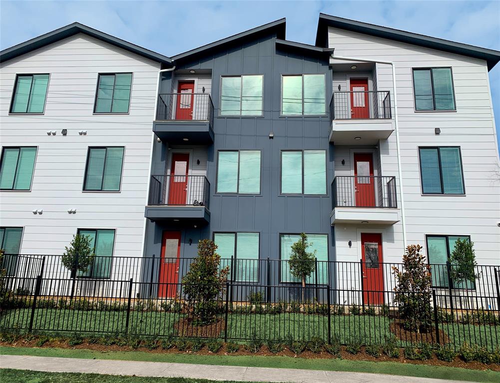 3235 Dallas Street, Unit 1207 Dallas, TX 75210 - Photo 1 of 16