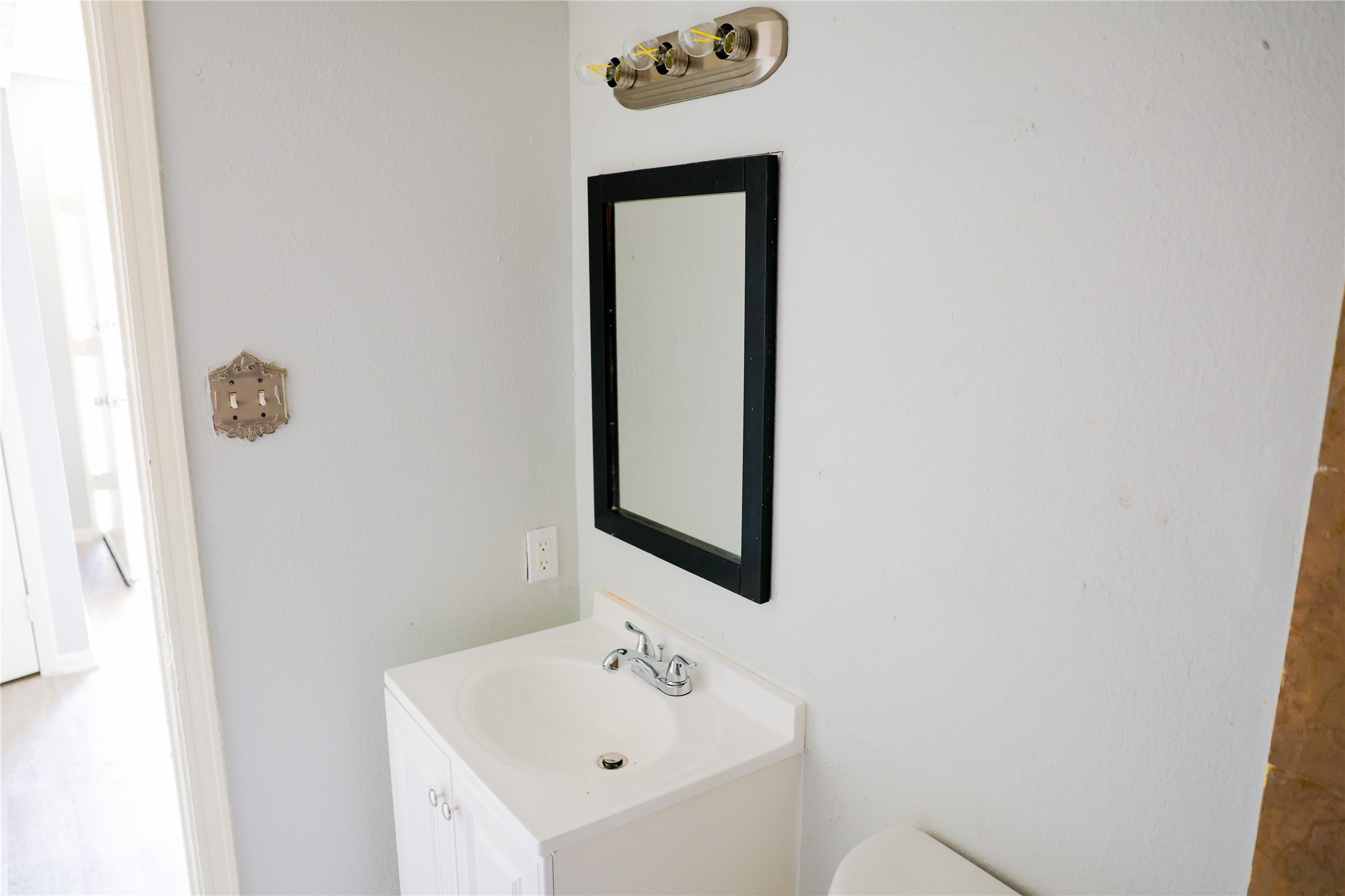 909 Yorkshire Street, Unit 8 Houston, TX 77022 - Photo 16 of 21