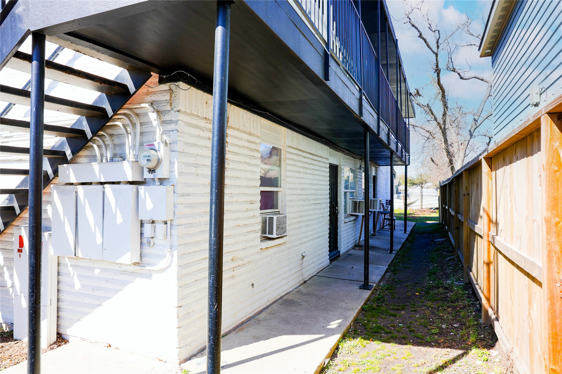 909 Yorkshire Street, Unit 8 Houston, TX 77022 - Photo 4 of 21