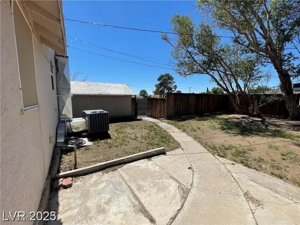 $1,700 | 668 Avenue F, Boulder City, NV 89005