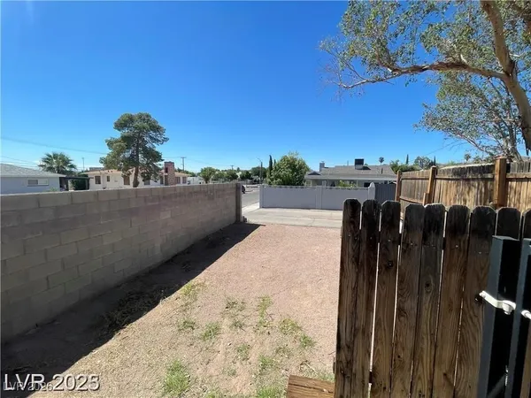 $1,700 | 668 Avenue F, Boulder City, NV 89005