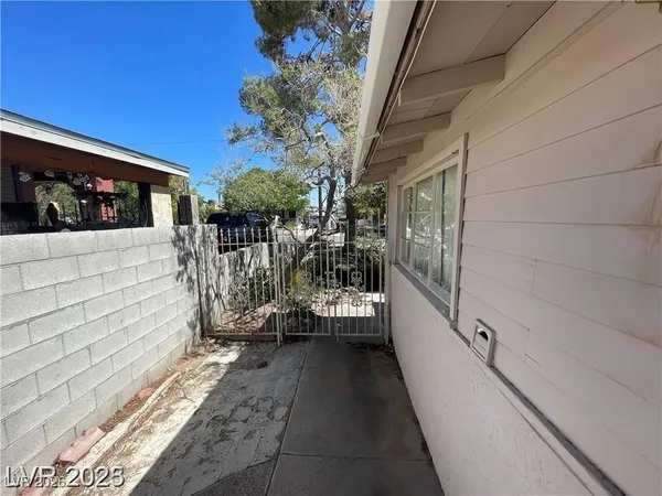 $1,700 | 668 Avenue F, Boulder City, NV 89005