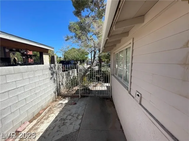 $1,800 | 668 Avenue F, Boulder City, NV 89005