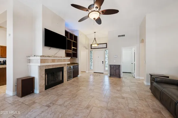 a view of entryway with shower