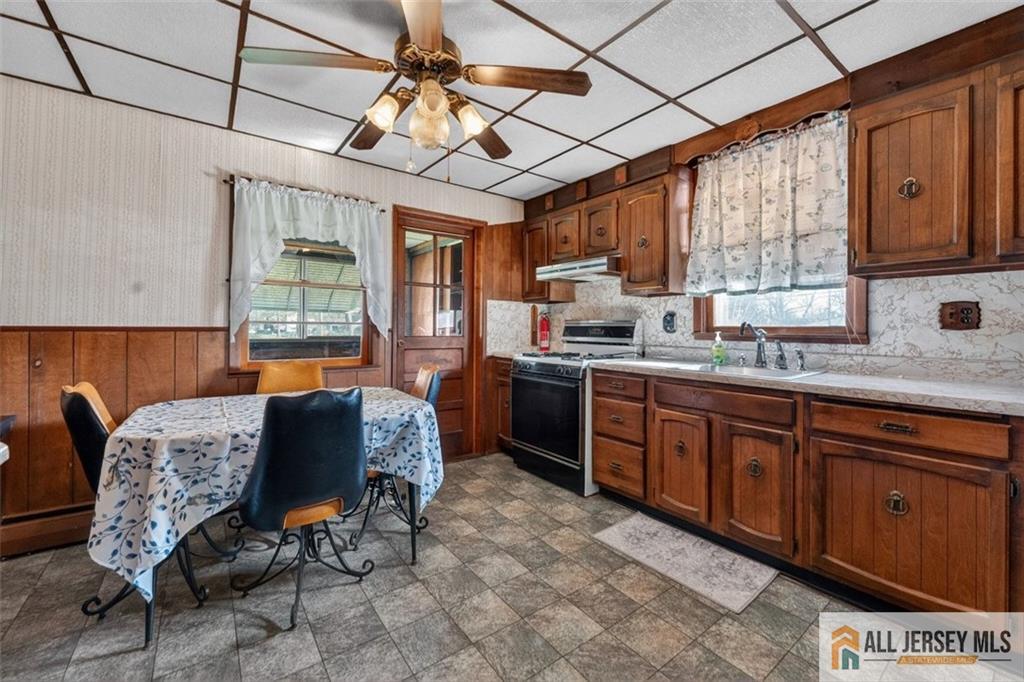 222 Remsen Avenue Avenel, NJ 07001 - Photo 11 of 31