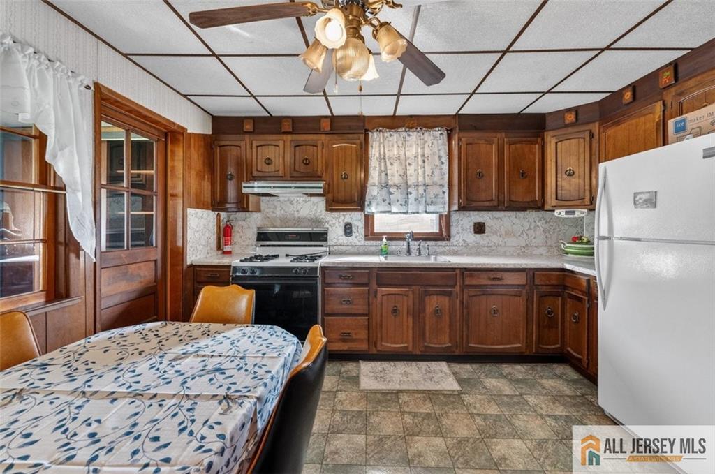 222 Remsen Avenue Avenel, NJ 07001 - Photo 13 of 31