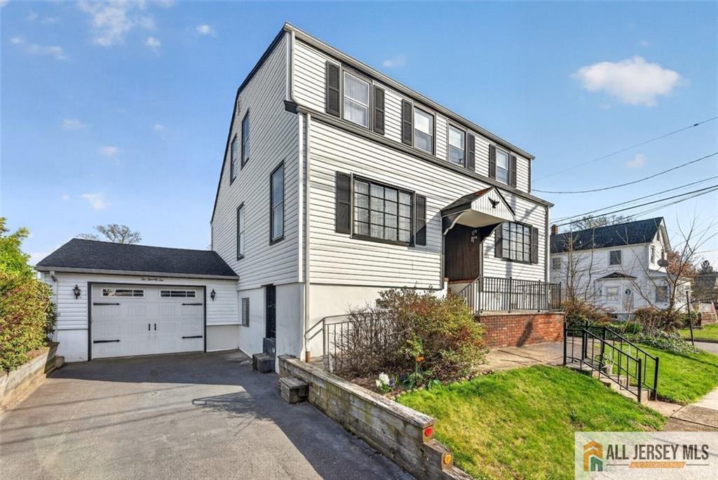 222 Remsen Avenue Avenel, NJ 07001 - Photo 4 of 31