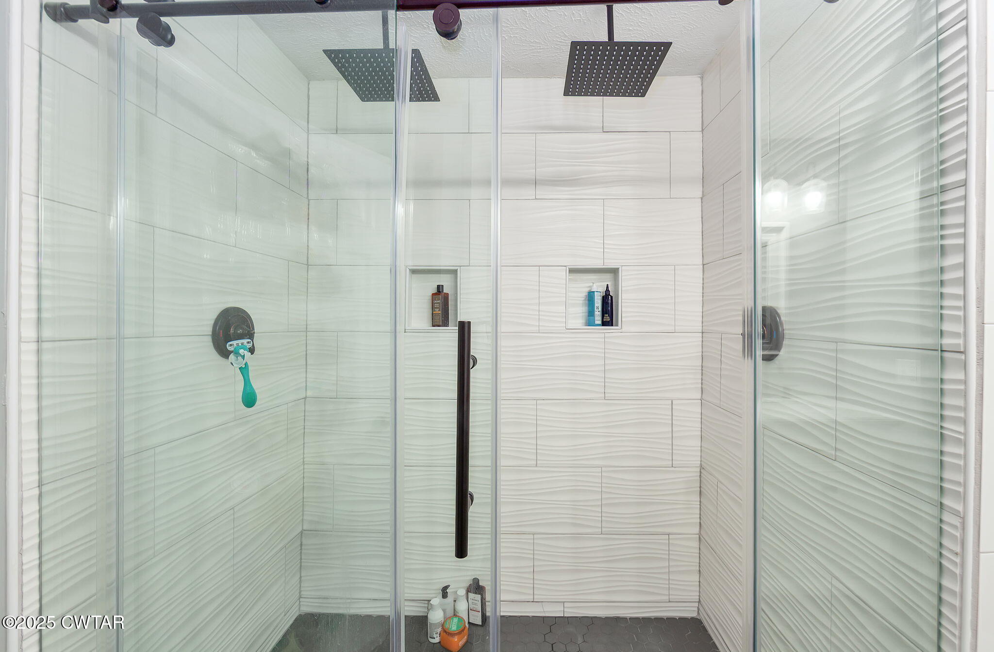 275 West Deaderick Street Jackson, TN 38301 - Photo 10 of 21 a bathroom with a shower