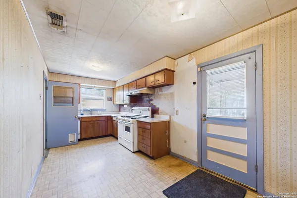 $199,990 | 235 Lively Drive, San Antonio, TX 78213