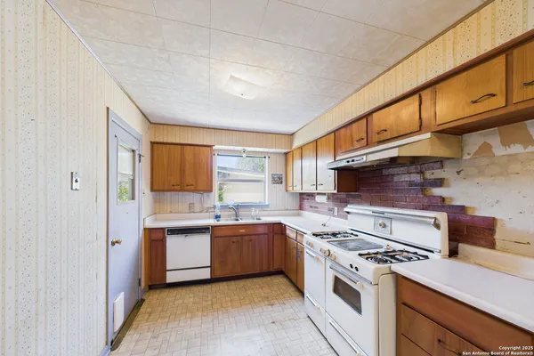 $199,990 | 235 Lively Drive, San Antonio, TX 78213