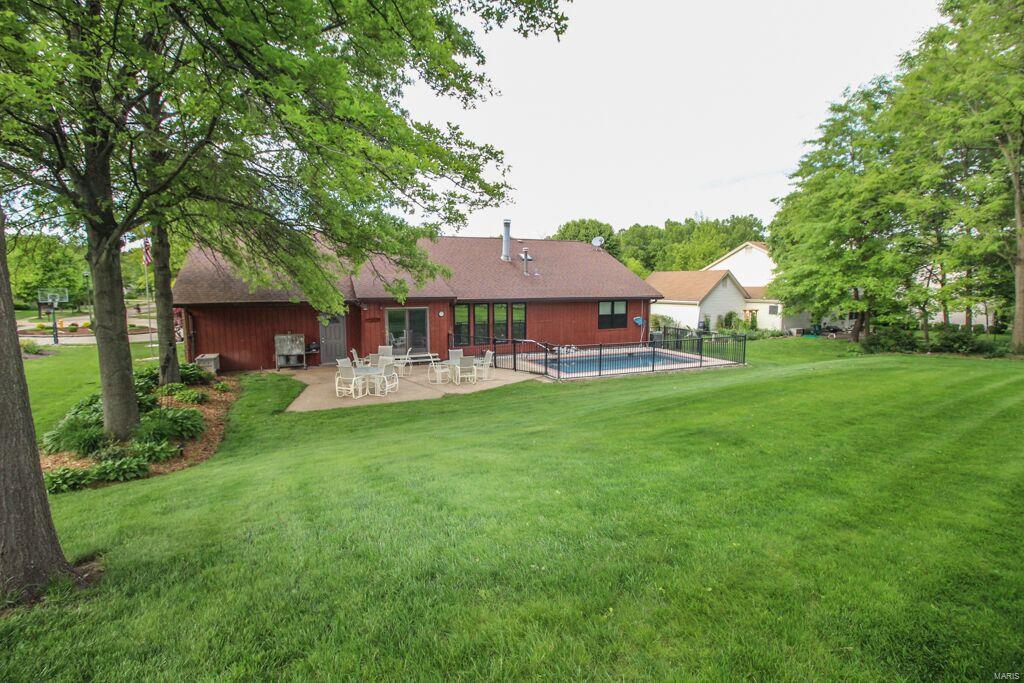 10767 Roxanna Drive St. Louis, MO 63128 - Photo 3 of 34