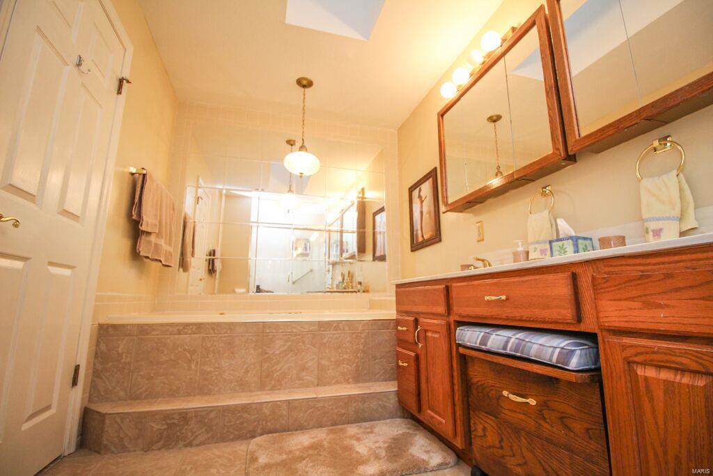 10767 Roxanna Drive St. Louis, MO 63128 - Photo 23 of 34