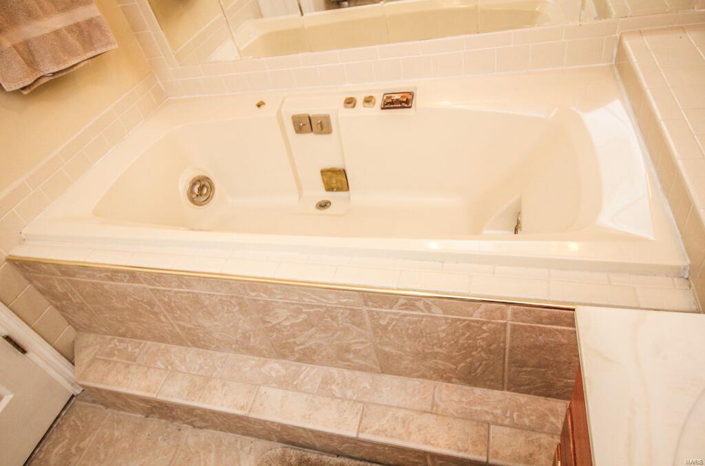 10767 Roxanna Drive St. Louis, MO 63128 - Photo 24 of 34