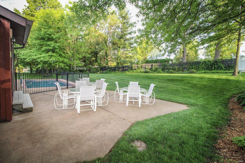 10767 Roxanna Drive St. Louis, MO 63128 - Photo 4 of 34