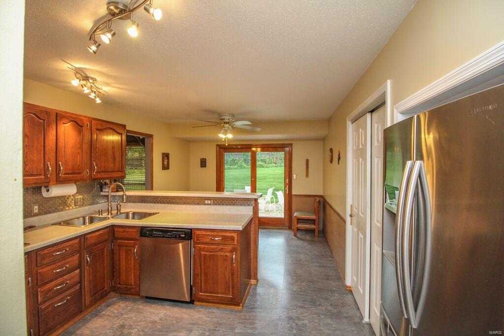 10767 Roxanna Drive St. Louis, MO 63128 - Photo 8 of 34