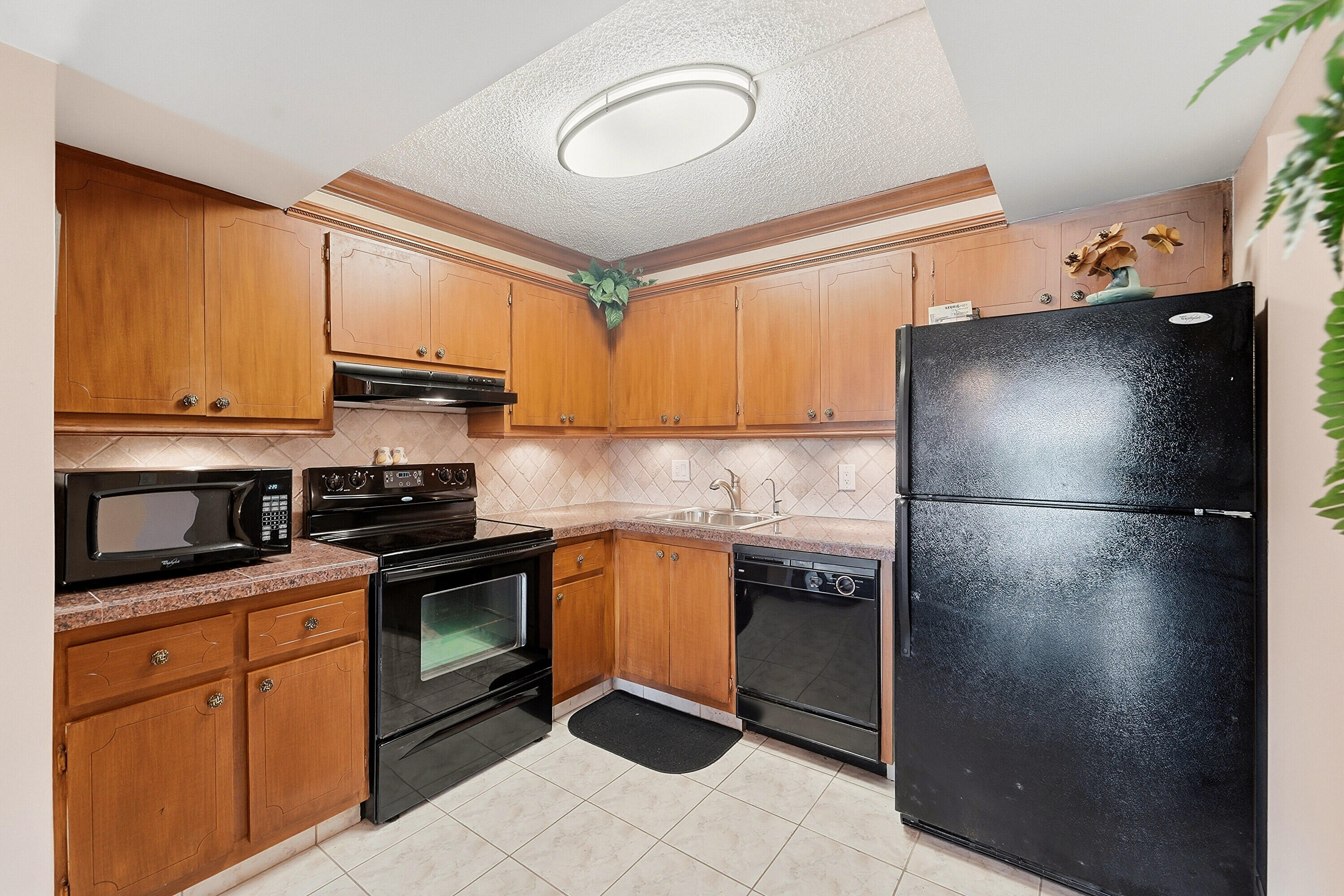 9273 Southwest 8th Street, Unit 321 Boca Raton, FL 33428 - Photo 6 of 29 Kitchen