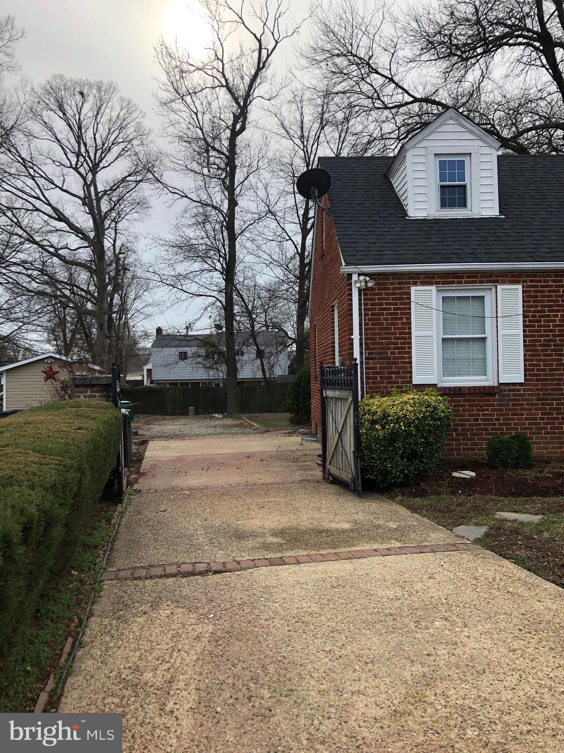 Fully extends the length of the back yard