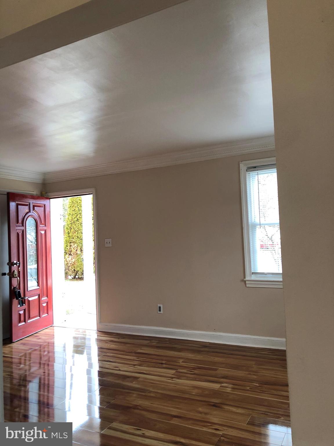Main entrance to the living room