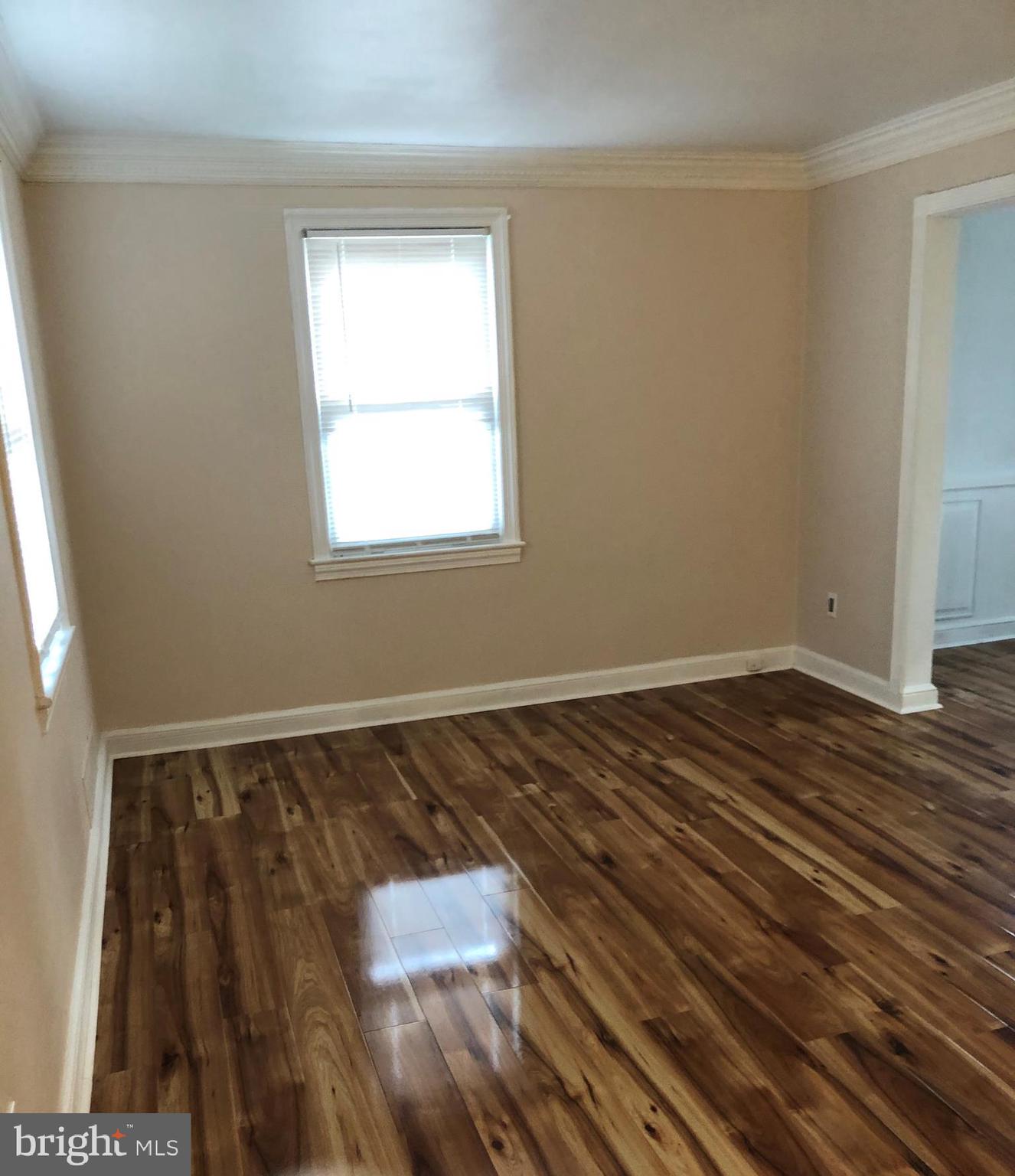 2407 Amherst Road Hyattsville, MD 20783 - Photo 10 of 57 Living room area