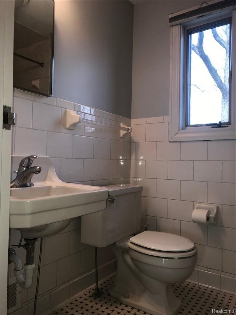 1955 Graefield Road Birmingham, MI 48009 - Photo 18 of 40 11.jpg