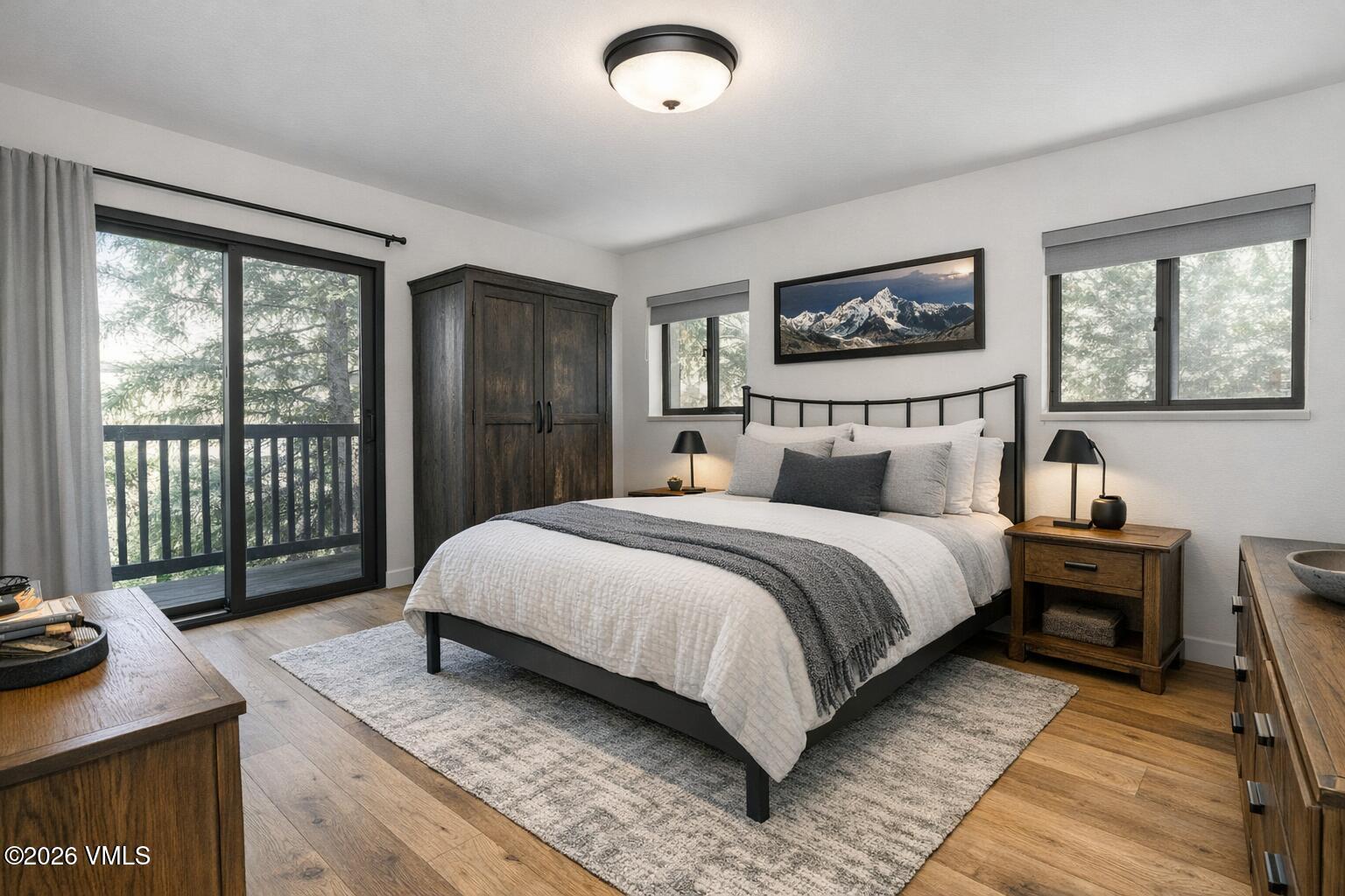4600 Vail Racquet Club Drive, Unit 610 Vail, CO 81657 - Photo 9 of 26 a bedroom with a bed and a window