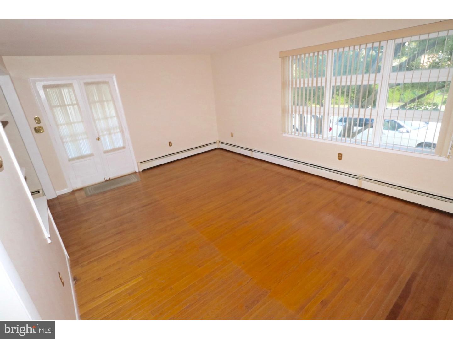 120 South Waverly Street Shillington, PA 19607 - Photo 14 of 24 Living Room