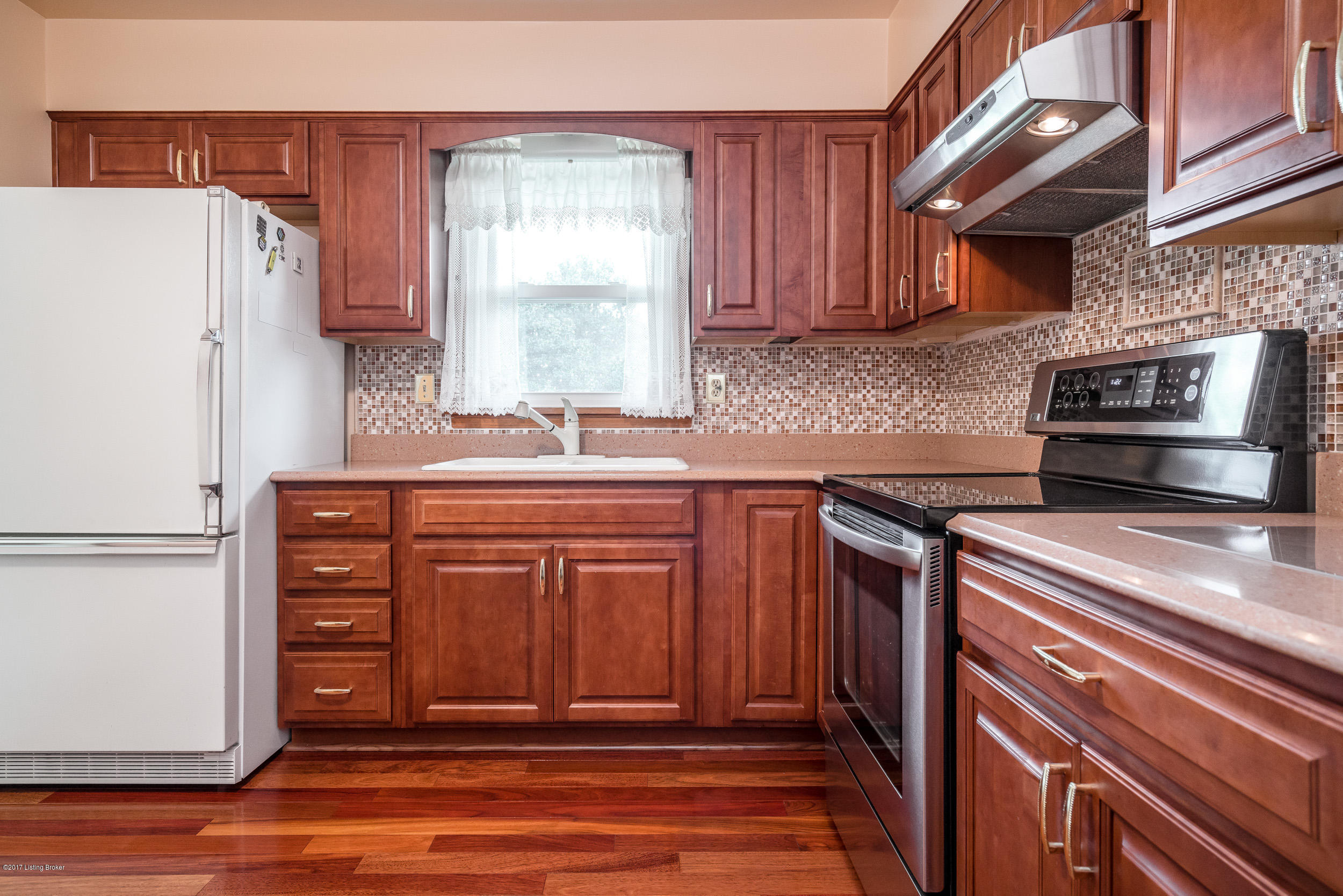 8213 Delido Road Louisville, KY 40219 - Photo 11 of 45 10