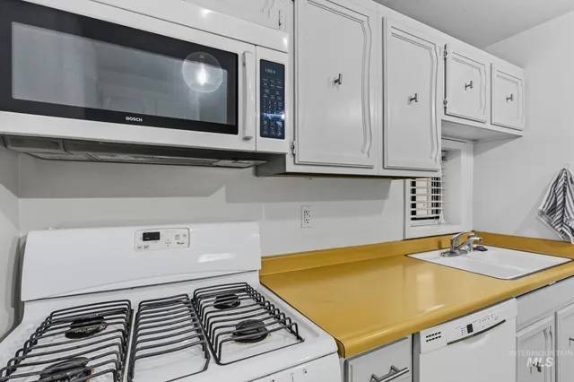 $229,950 | 1064 North Camelot Drive, Boise, ID 83704