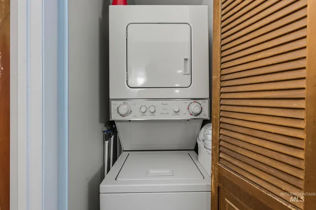 $229,950 | 1064 North Camelot Drive, Boise, ID 83704