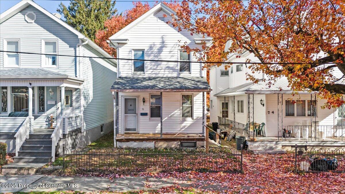 a view of a house with a yard
