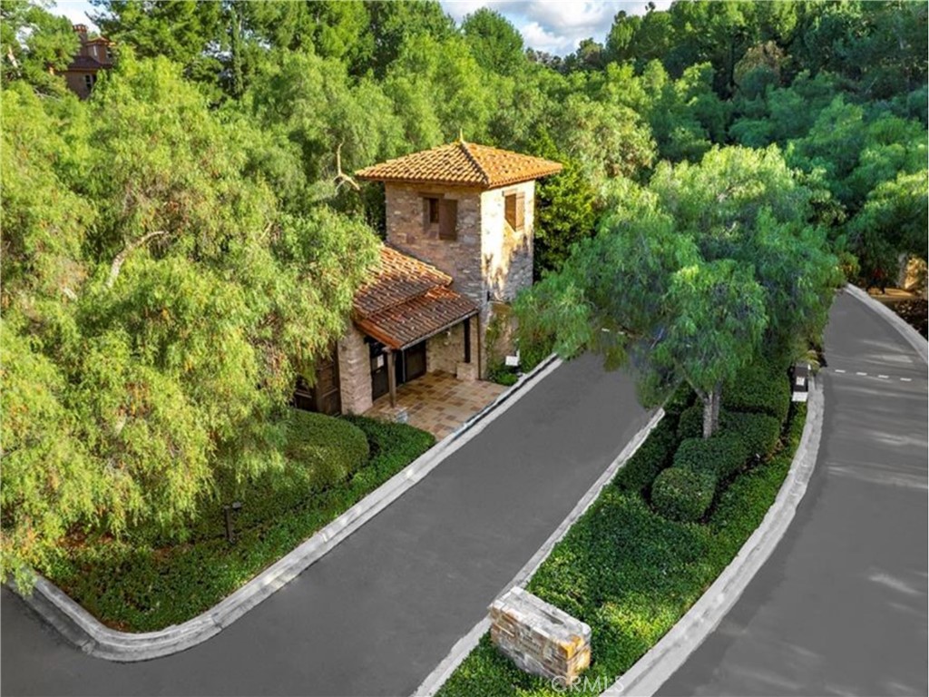 38 Arcade Irvine, CA 92603 - Photo 38 of 40 a view of a yard with potted plants