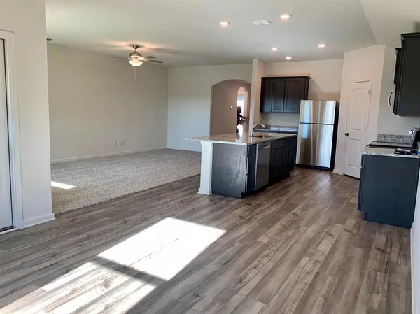 $2,095 | 612 Aqueduct Drive, Seagoville, TX 75159