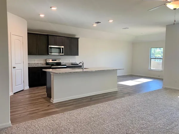 $2,095 | 612 Aqueduct Drive, Seagoville, TX 75159