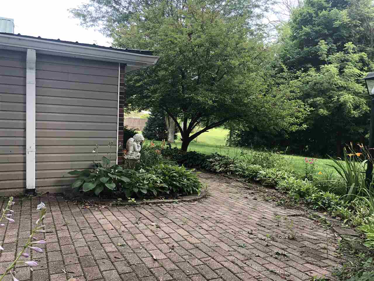 593 Old Farm Road Bedford, IN 47421 - Photo 3 of 21 Gallery Image 3