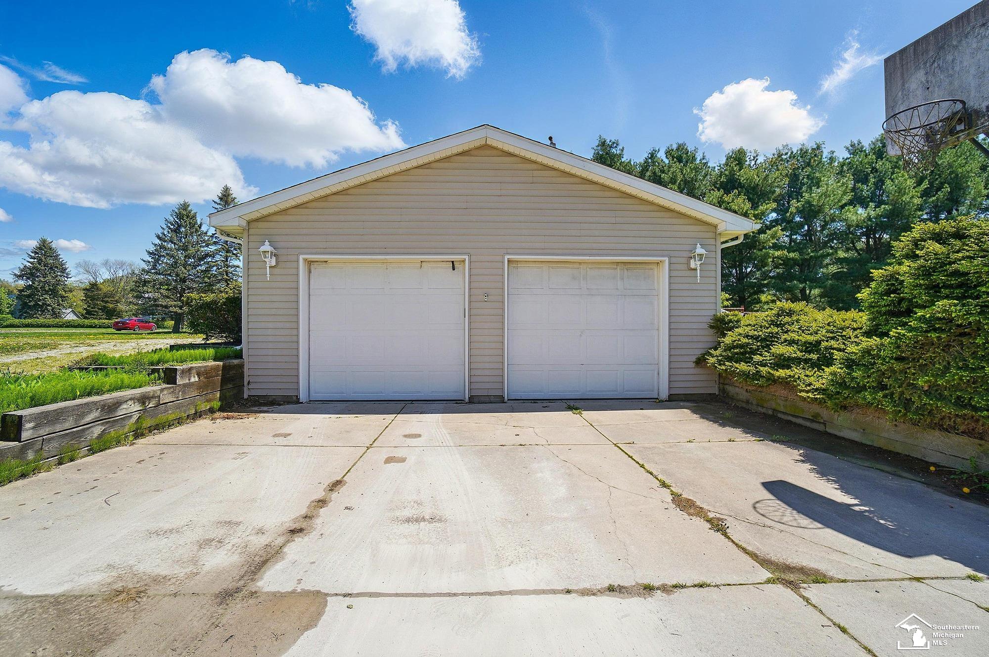 3299 Kelly Road La Salle, MI 48145 - Photo 40 of 49 50173435-ff4d4d46-c056-400e-9003-c0833fb7d2c4.JPG